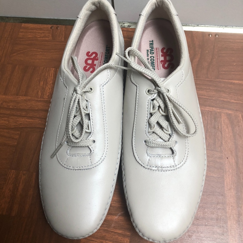 NIB Women's Size 9 1/2 S SAS Bone Color Walker Sneakers